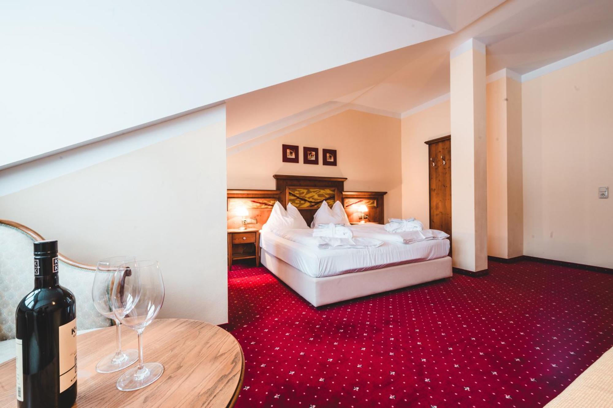 Cella Central Historic Boutique Hotel Zell am See Bagian luar foto