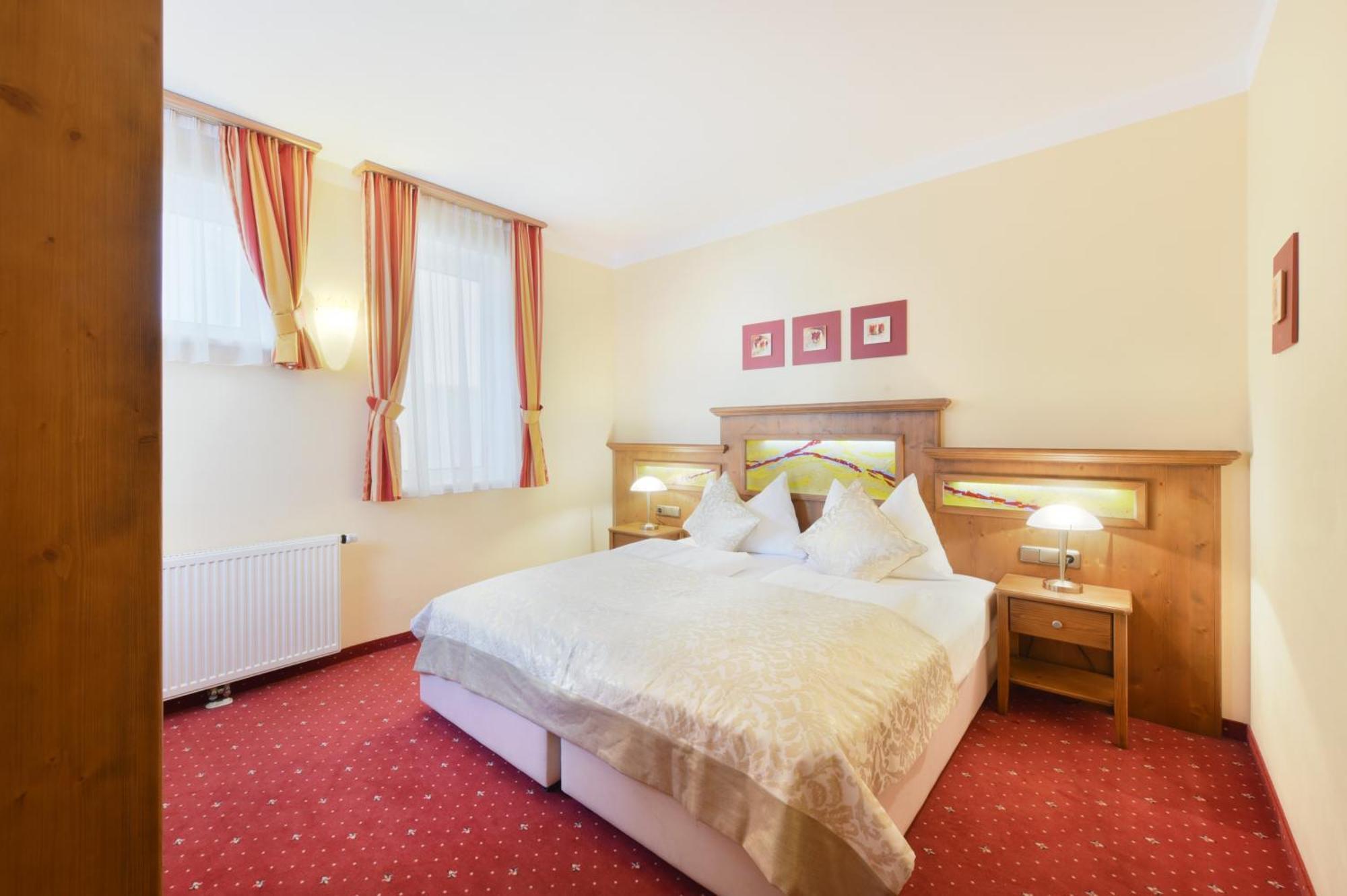 Cella Central Historic Boutique Hotel Zell am See Ruang foto